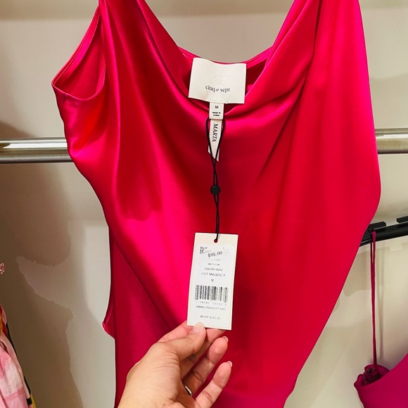 Cinq a Sept elegant satin Magenta Top - Picture 4 of 5